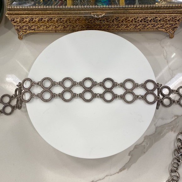 Antiqued Silver-Toned Textured Metal Figure/8 Linked Belt - EUC - Picture 9 of 16